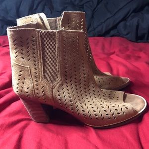 Tom’s Tan Heeled Boots
